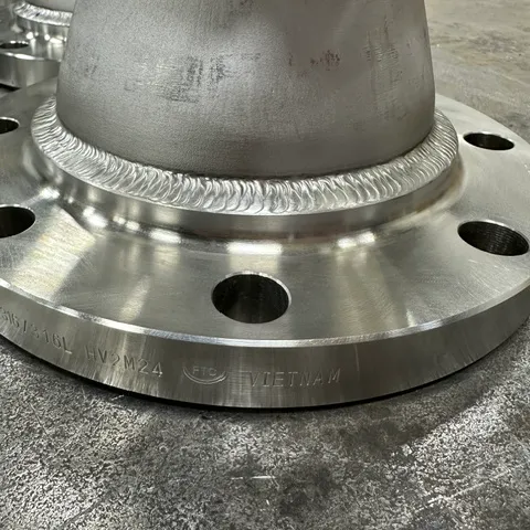 Stainless steel pipe weld, mirror-finish bead